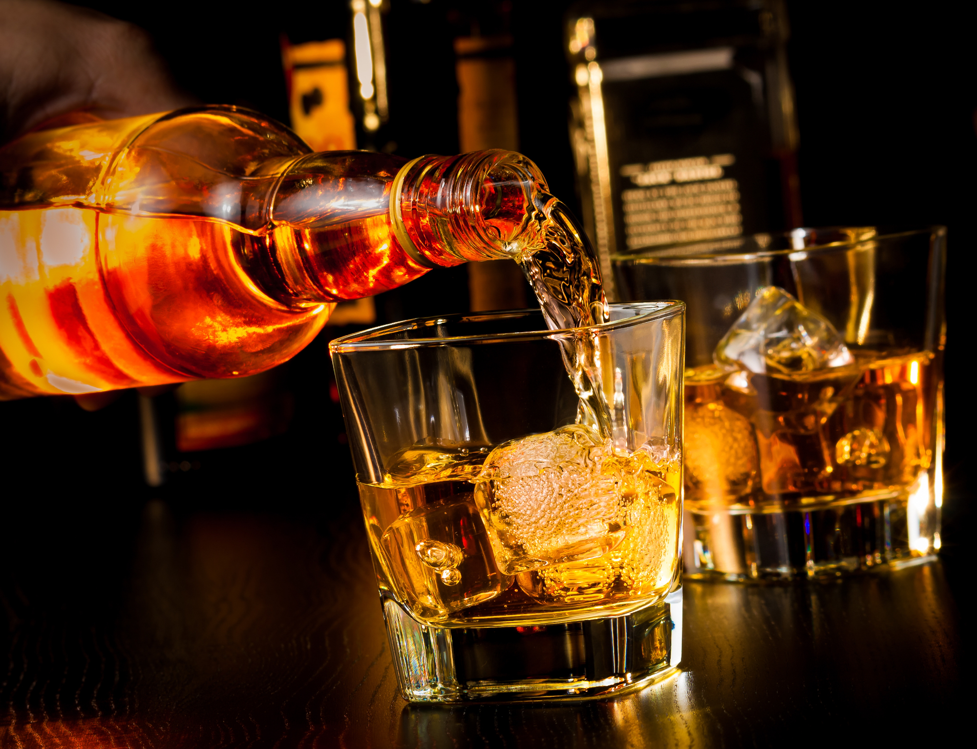 Viski je izmerno priljubljena pijača, ki se ji je v preteklosti reklo »sveta voda«